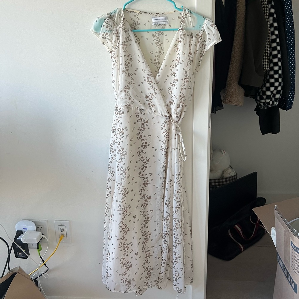 urban outfitter white wrap dress